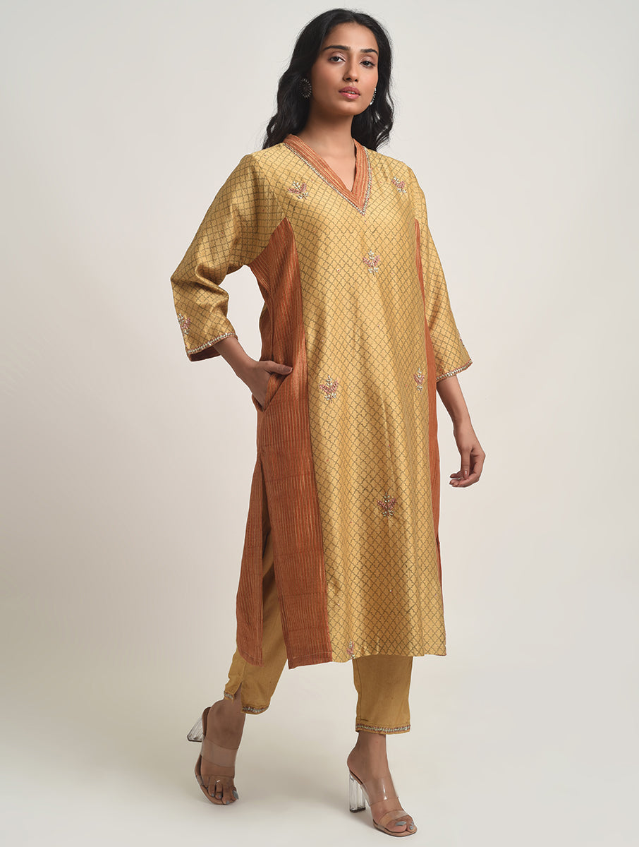 Bela V neck Kurta